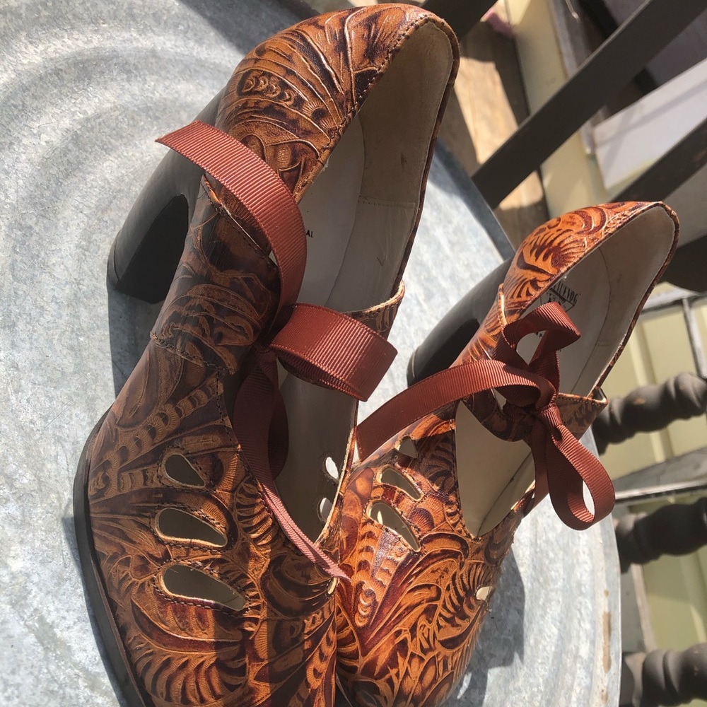 Size 7-FLUEVOG-Scarlet Romance- NWOT